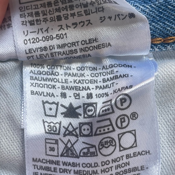 14. 501 Levi’s in a light wash 31 - Picture 8 of 9